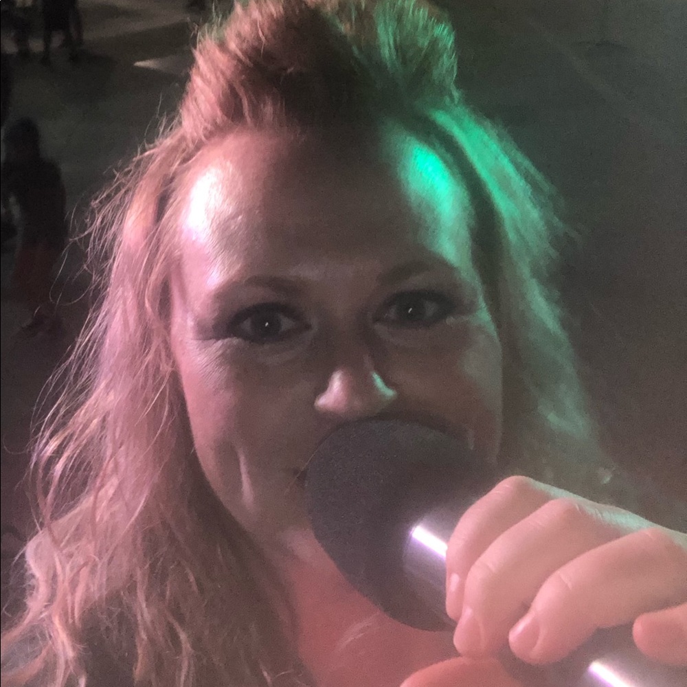 Meet your Posher, Elise